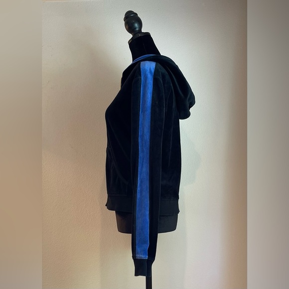 Beautiful activewear,, jacket and pants included - Picture 2 of 5